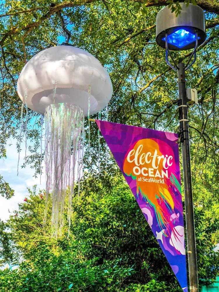 Under-the-Sea-with-LEDs-inflatable-Jellyfish-sea-world-rental.jpg