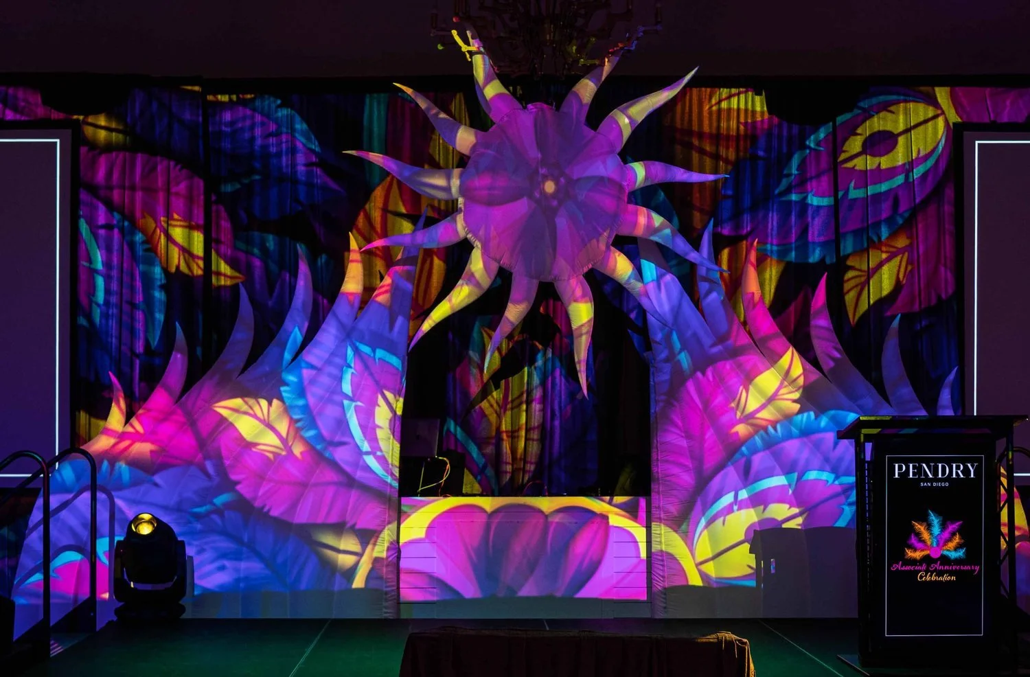 Inflatable-Sun-with-Lights-and-Wall-special-event .jpg