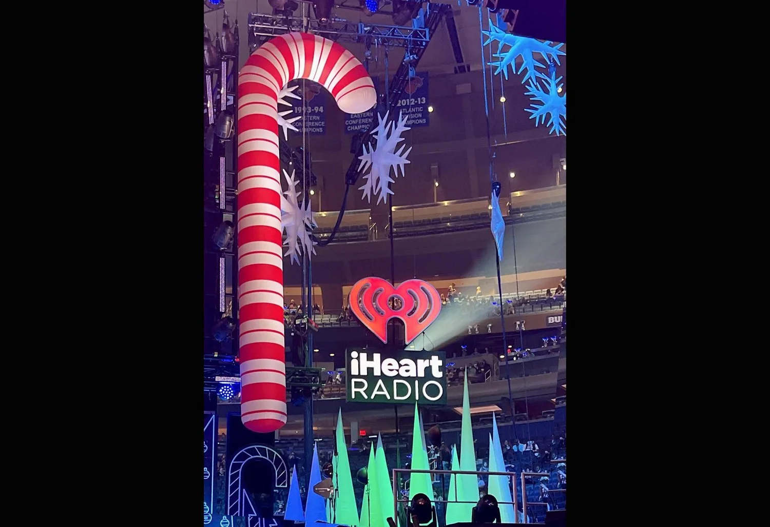 Inflatable-Candy-Cane-Inflatable-and-Snowflakes-i-heart-radio.jpg