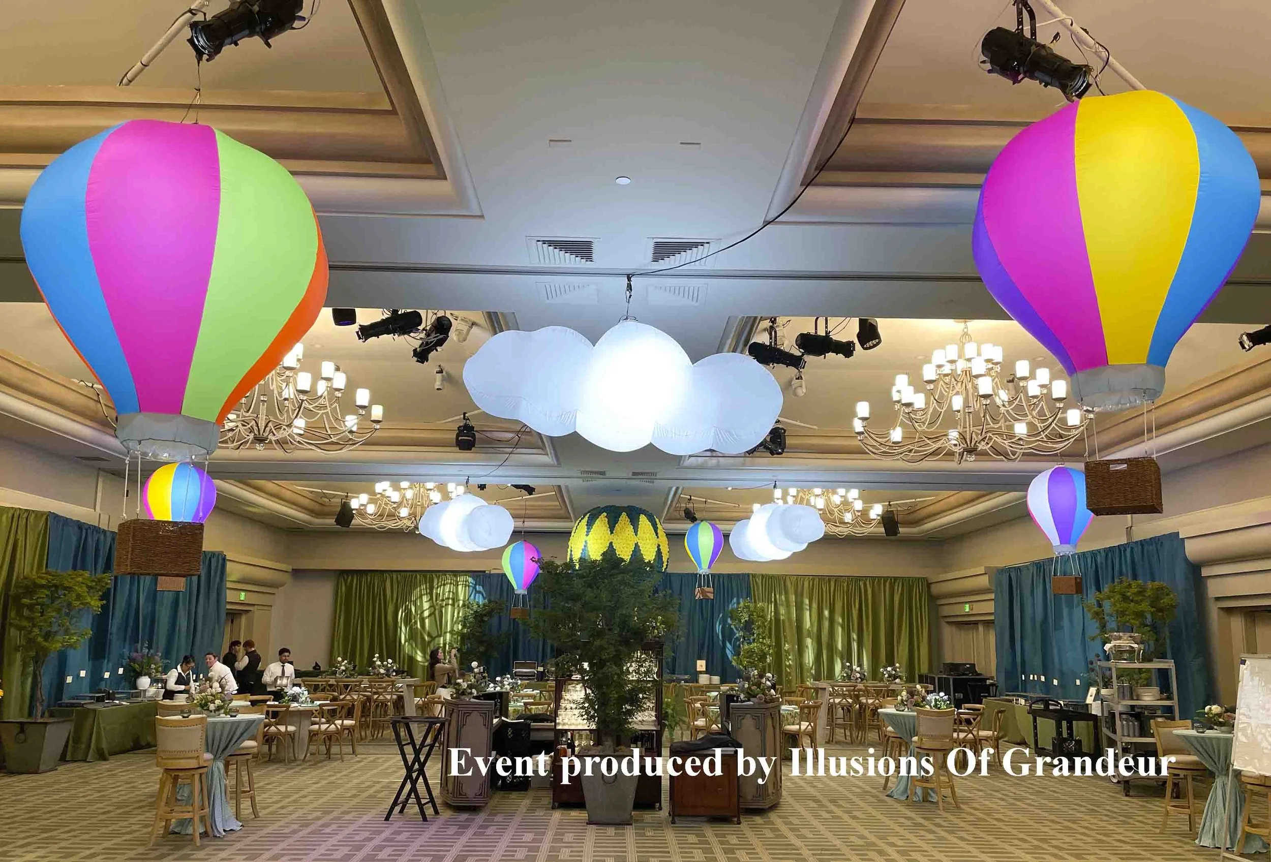 Inflatable-Hot-Air-Balloons-and-inflatable-Clouds-ballroom-events-r .jpg