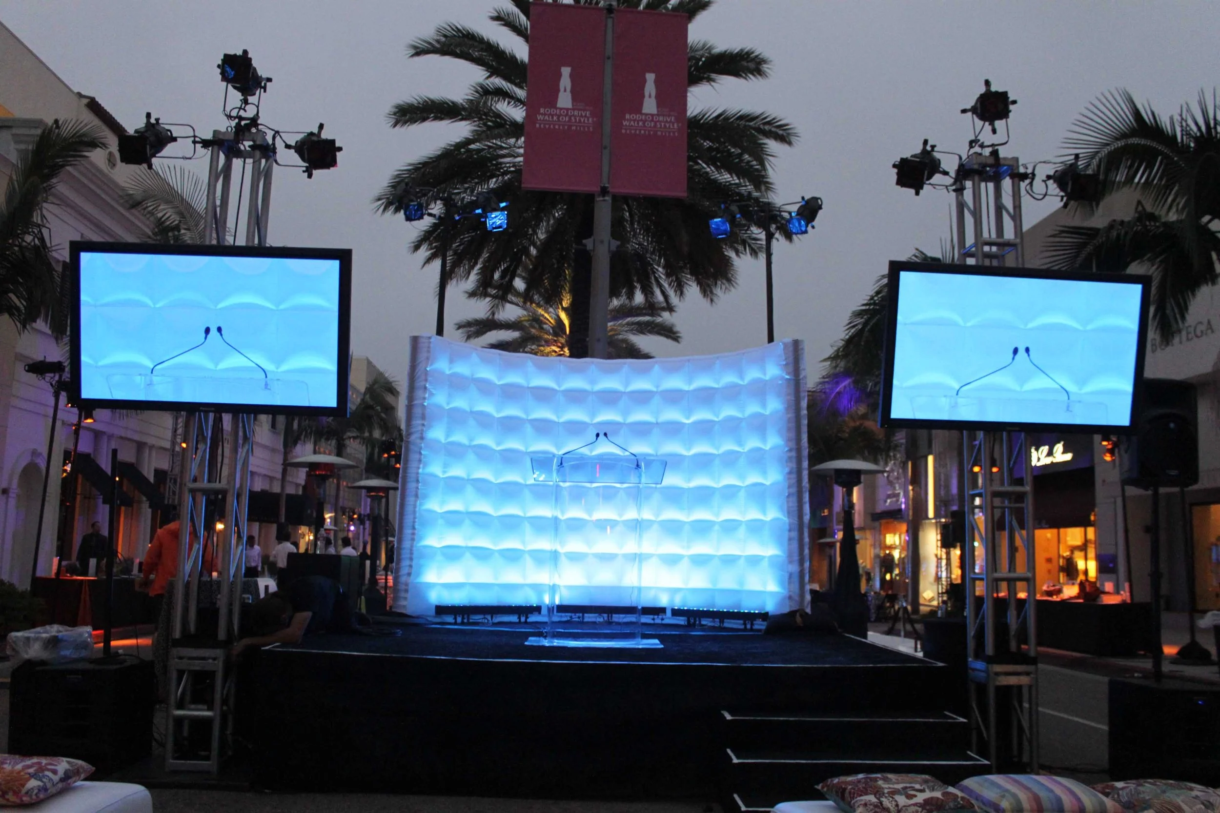 Inflatable-Wall-divider-special-events-rentals-LEDs.jpg