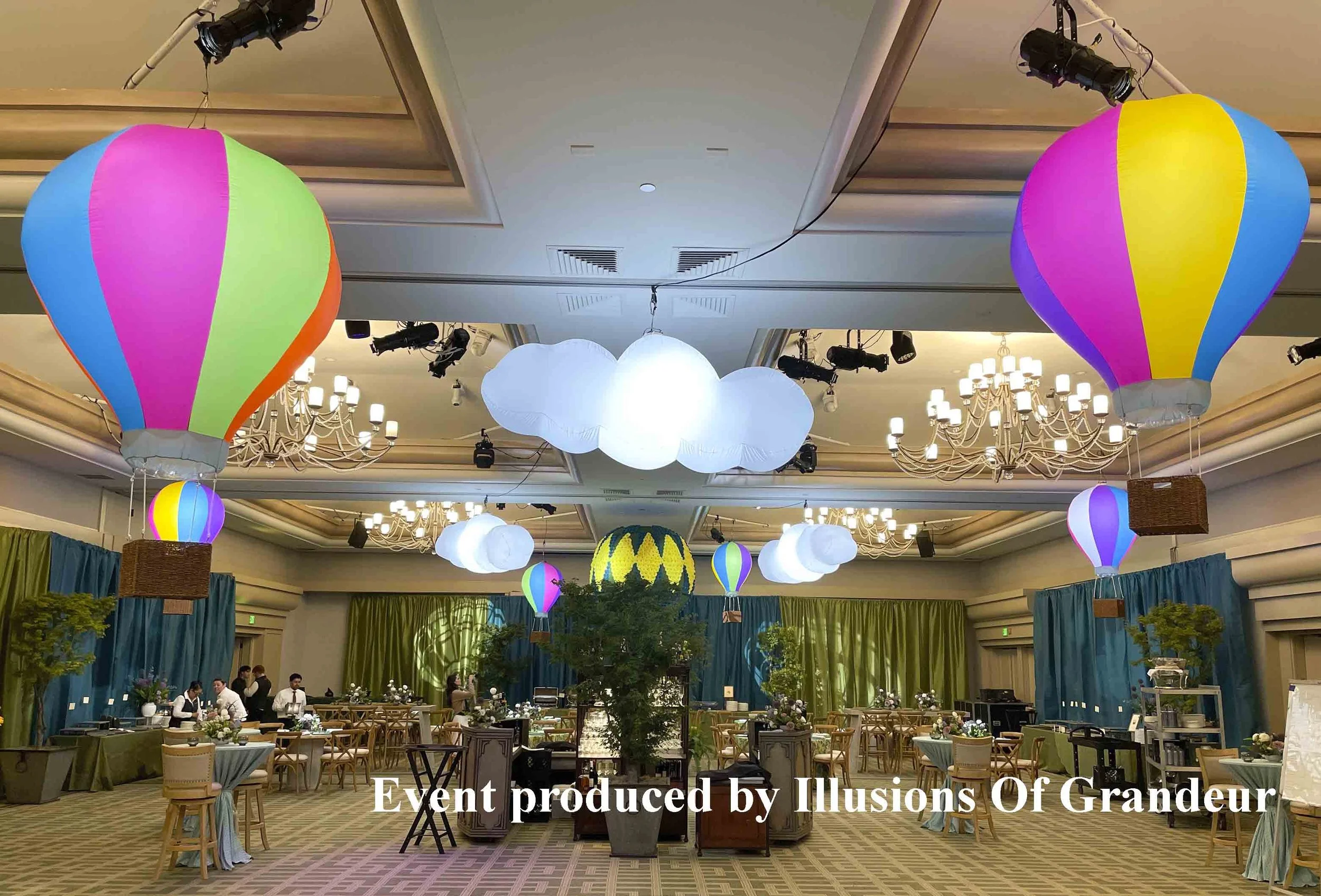 Inflatable Clouds &

Hot Air Balloons 