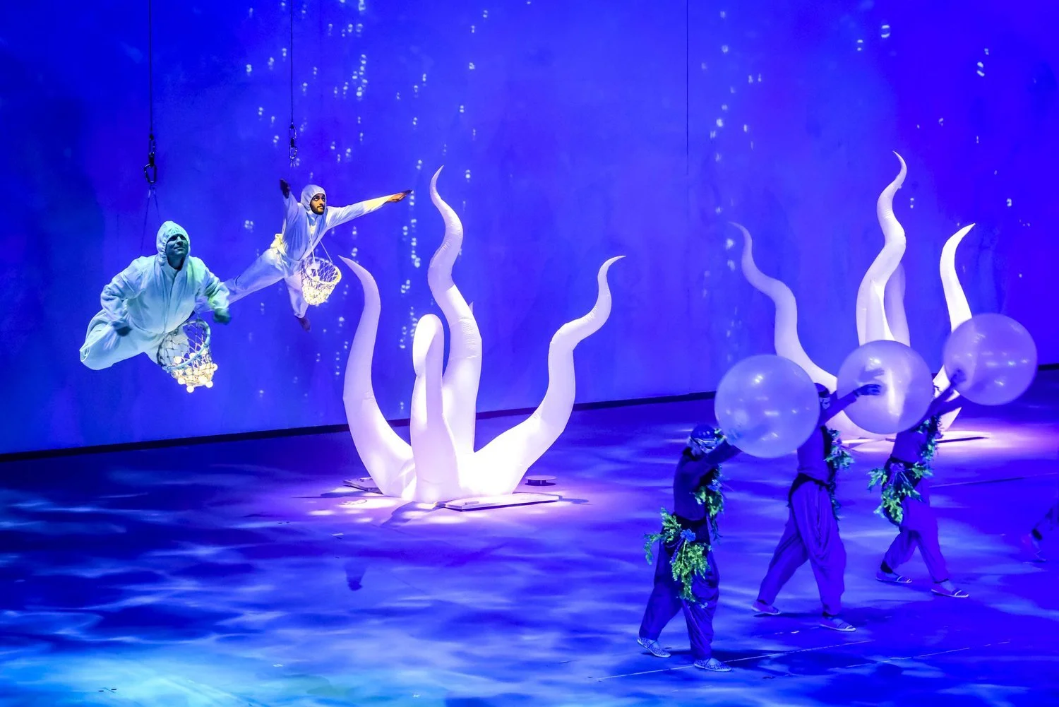Dubai-stage-decor-Under-the-Sea-inflatable-lighting-tentacles.jpg