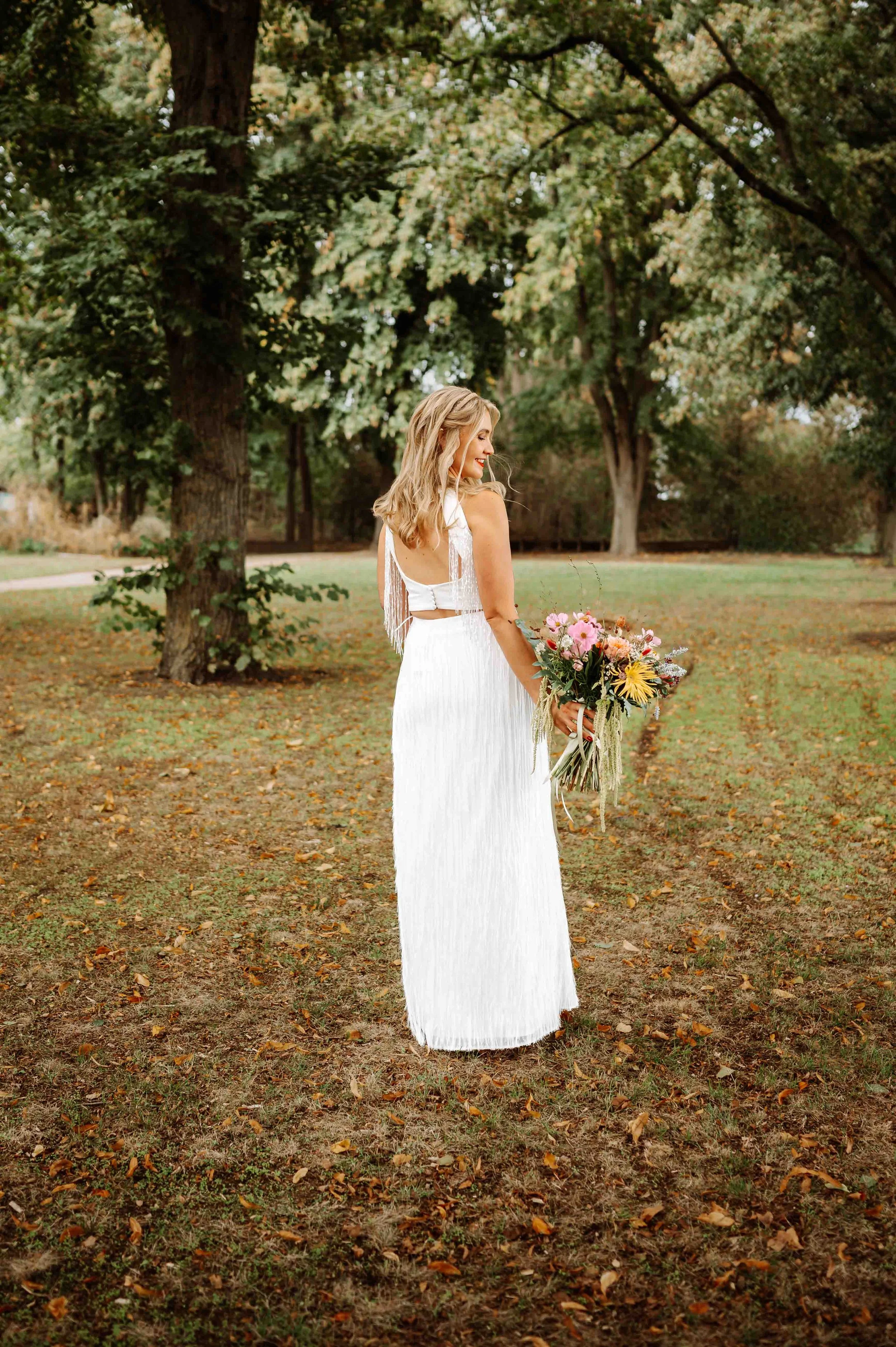 Hochzeitsfotograf Marc Geschke Braut mit Blumen Waldfeucht Maria Lind