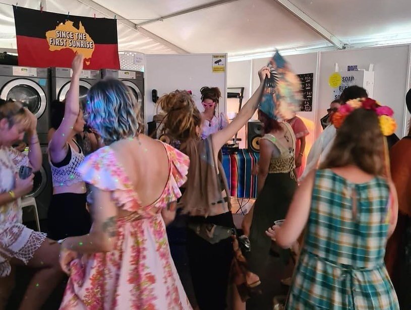 #flashblak to Day 3 at the Woodford Folk Festival and our epic pop-up rinse with DJs Captain Cooked and Darl ✨🪩🫧

#wff2023
@nooksandcooks 
@capt.aincooked 

Photos Katie Maclennan