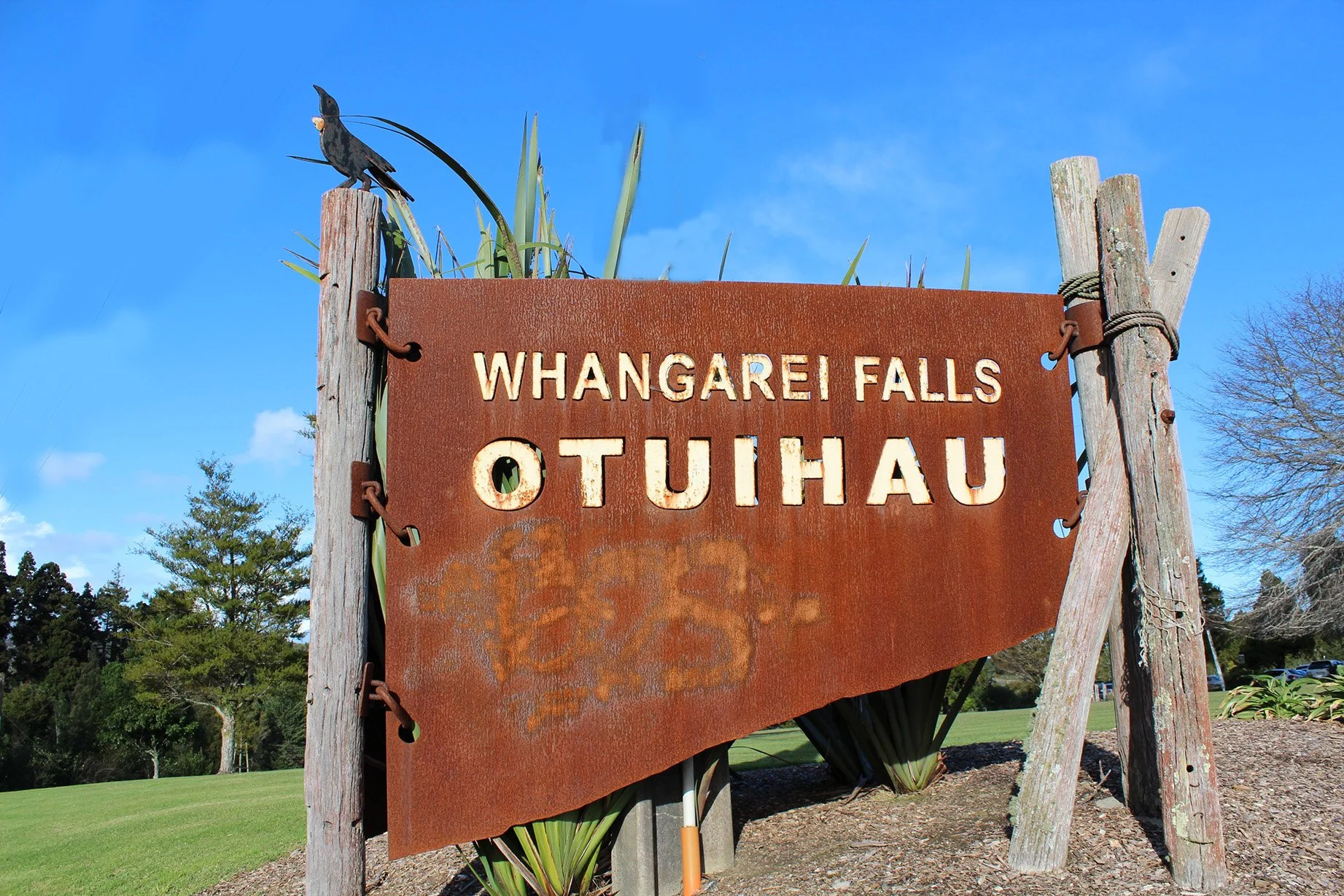 Tui on sign print.jpg