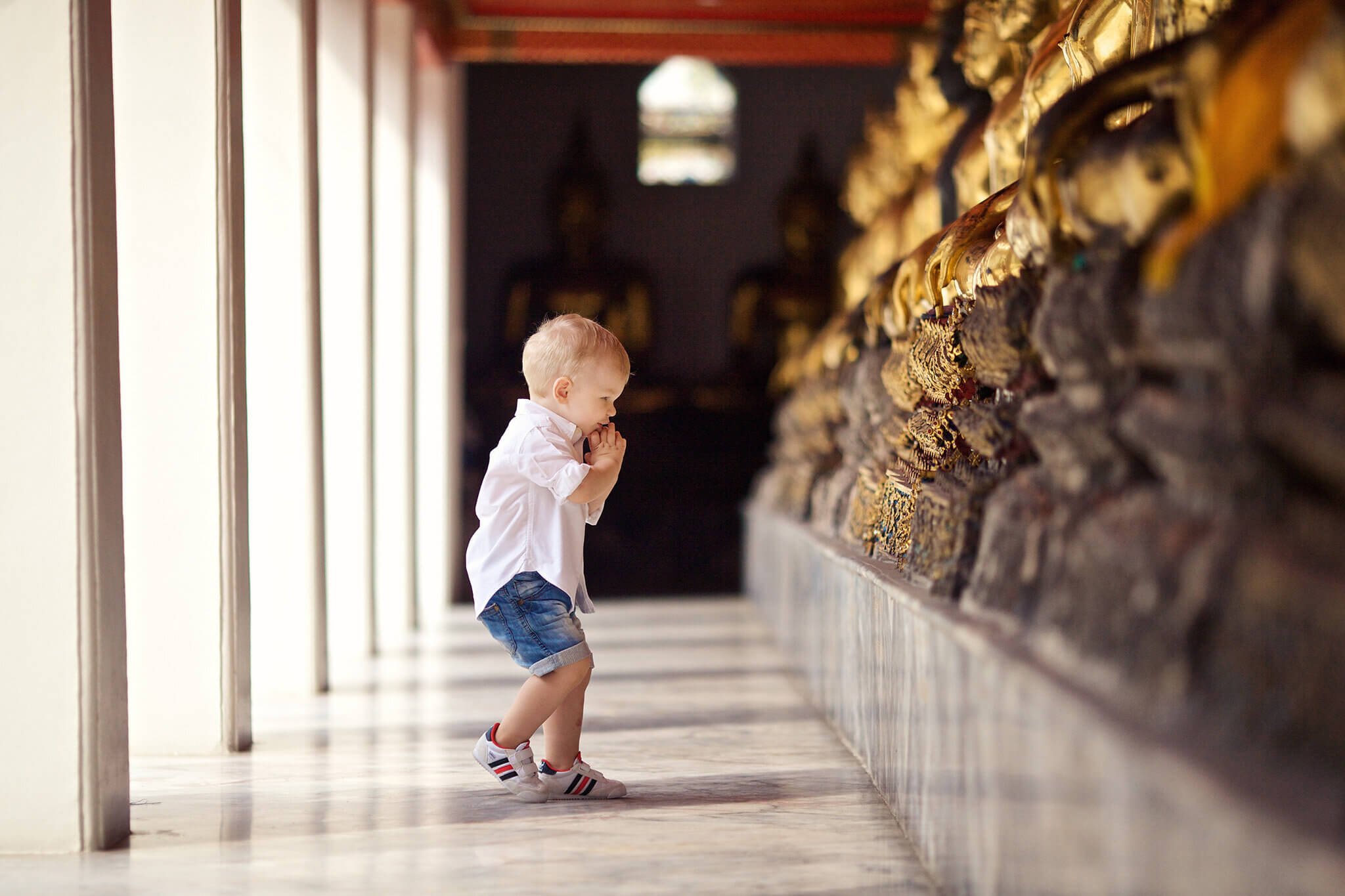 Bangkok kids photos at Wat Po, Bangkok