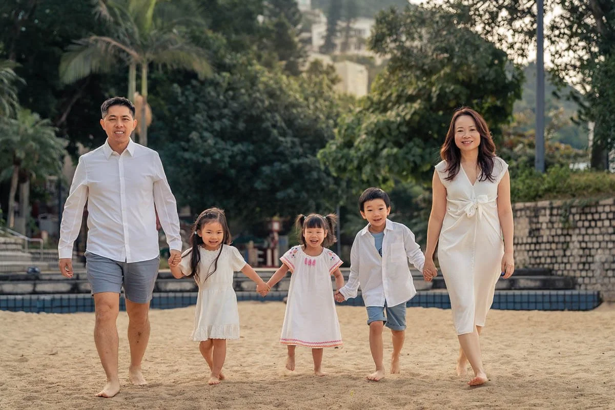 Family of five during a Mini Photo Session on Repulse Bay Beach
