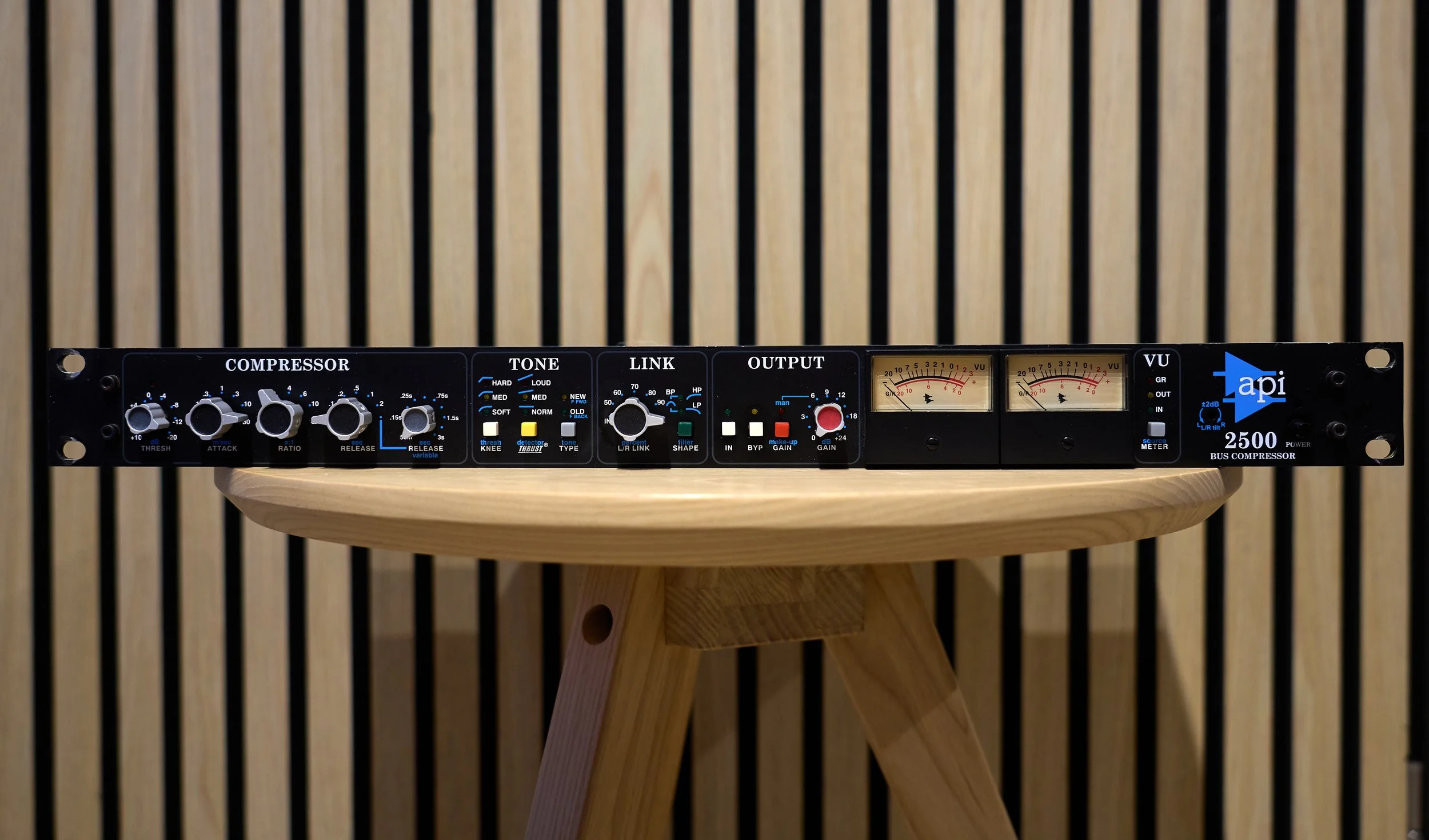 API 2500 Bus Compressor Battery Mod