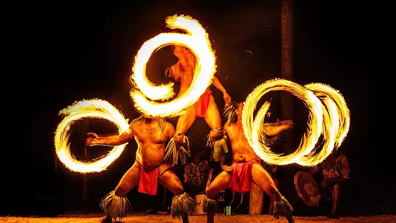 three-hawaiian-fire-dancers-traditional-luau-hawaii.webp