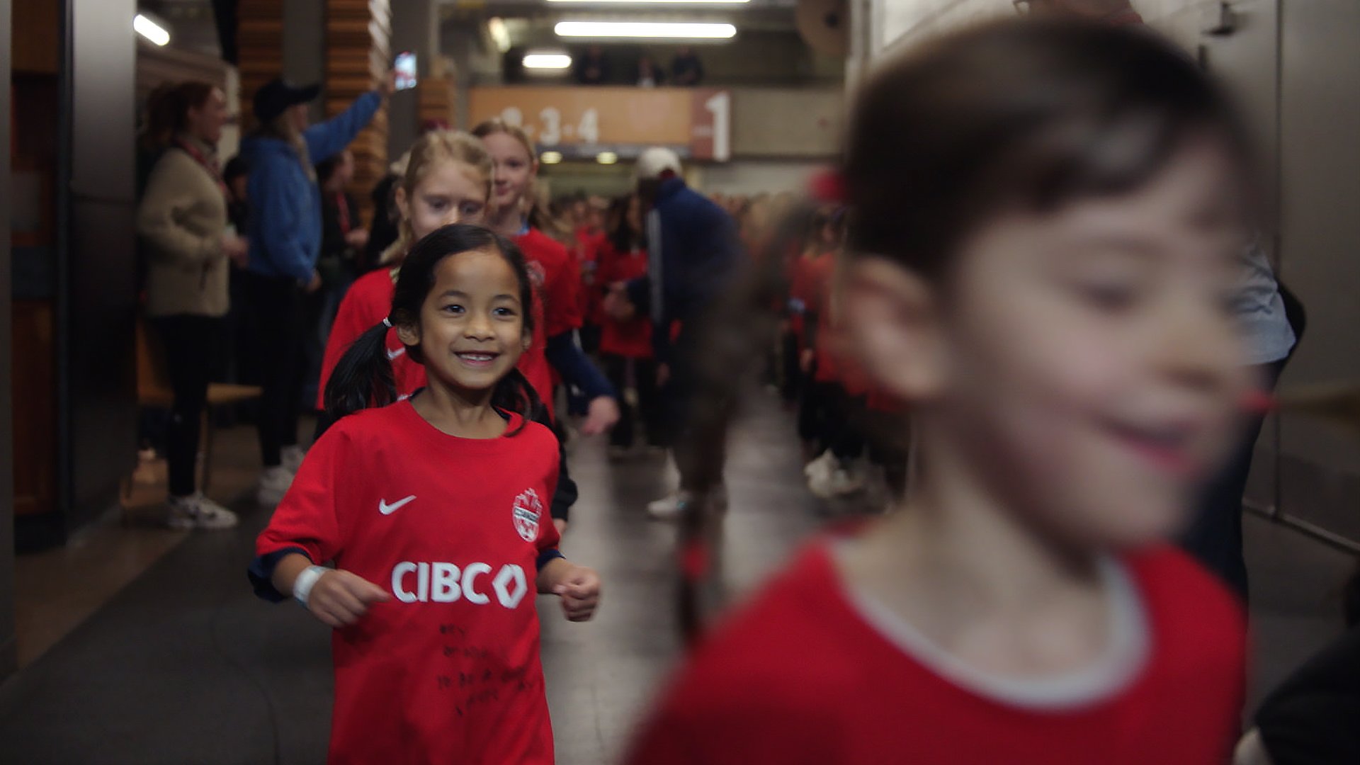 190Girls_Tunnel_closeup.jpg