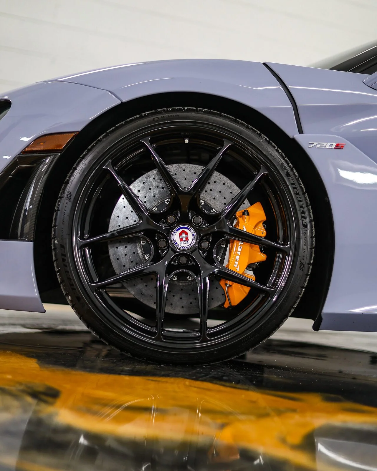 Detailed wheels and calipers