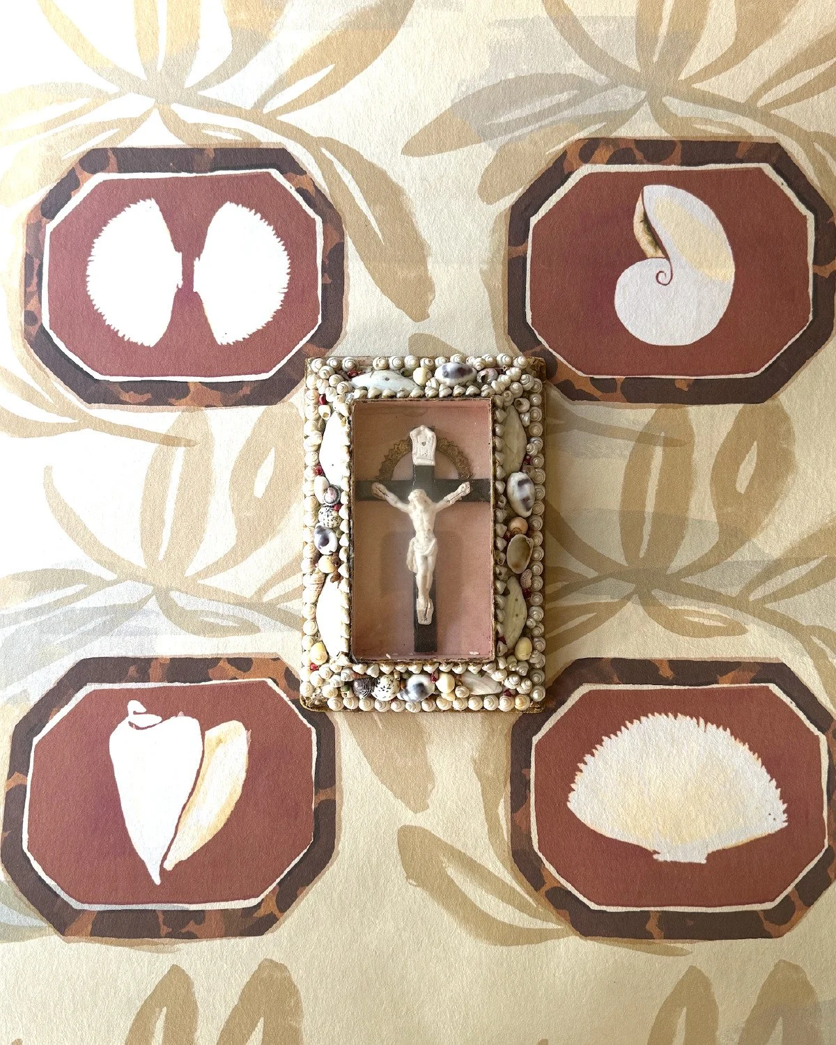 Seashell Reliquary wallpaper shown with antique sailor folk art.

#nikiwadlington #wallpaper #wallcoverings #decor #interiordesign #interiors