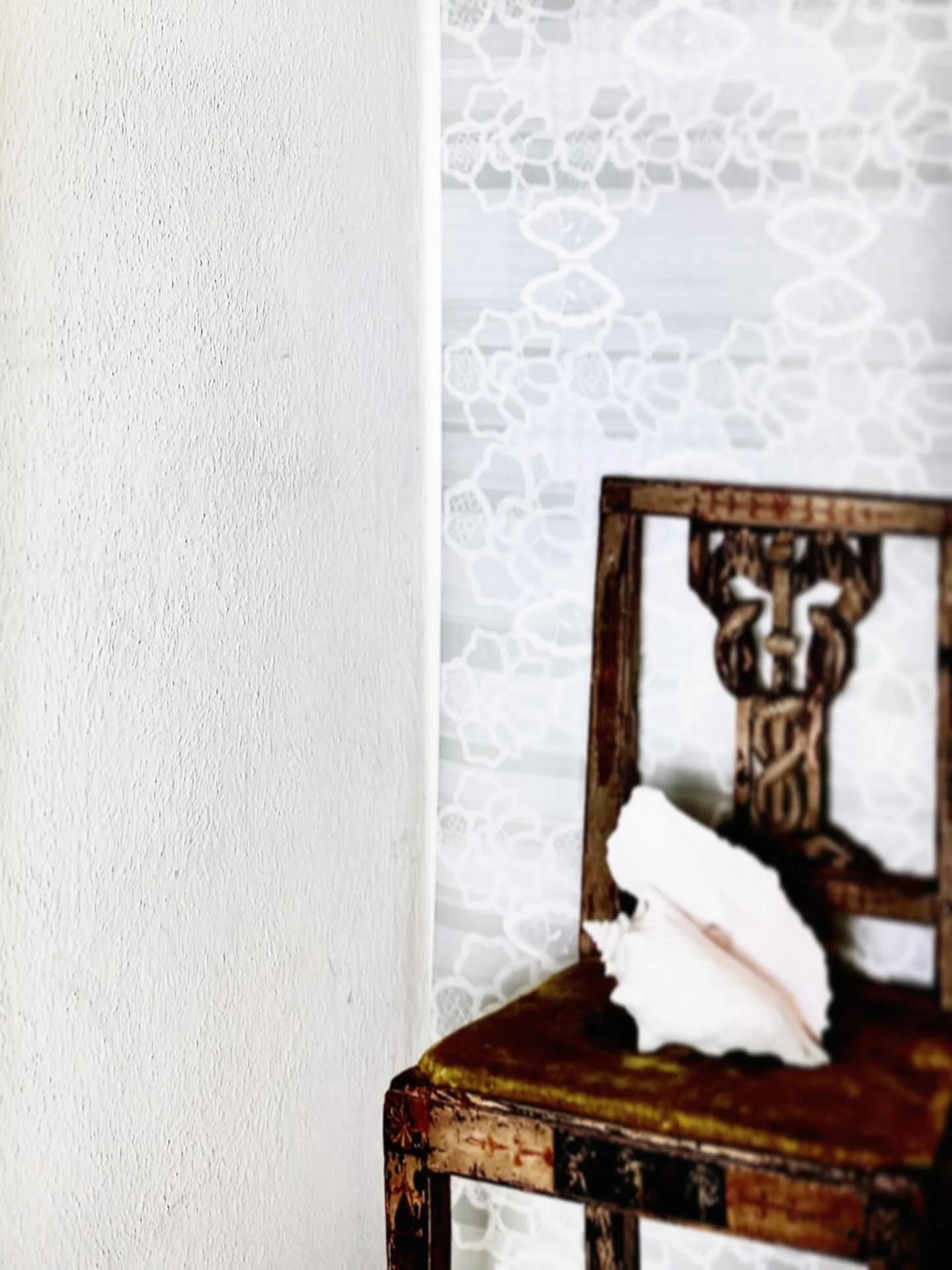 Sicilian Lace in Sea. #nikiwadlington #wallpaper #wallcoverings #decor #interiors #interiordesign