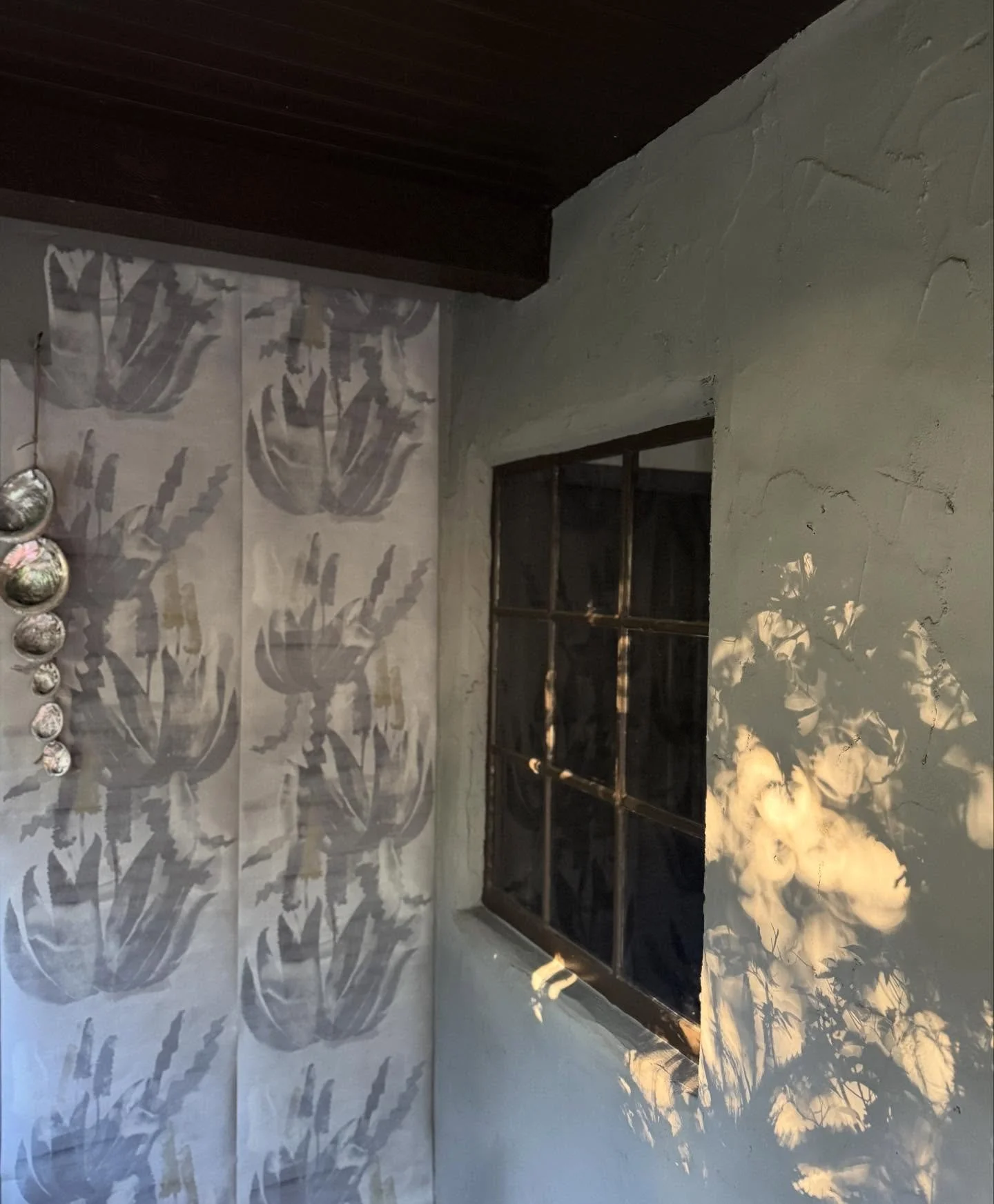 Torch Lily #nikiwadlington #wallpaper #wallcoverings #interiors #interiordesign