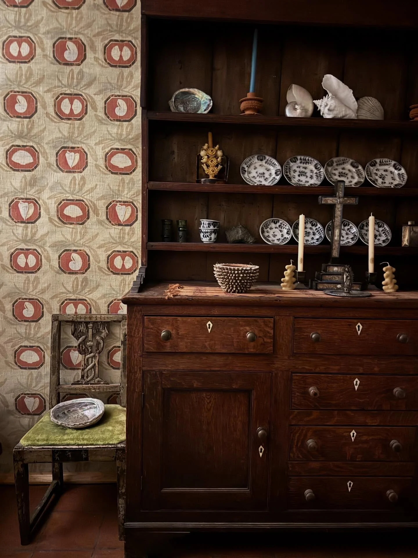 Seashell Reliquary #nikiwadlington #wallpaper #wallcovering #interiordesign