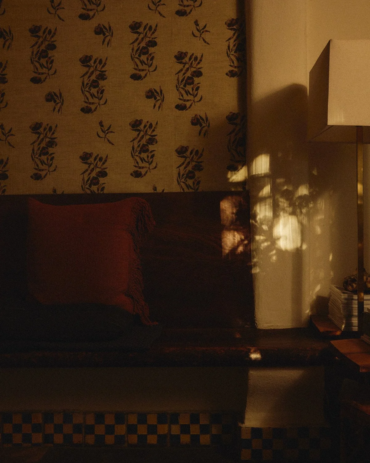 Tortoiseshell Botanical printed on Linen Textile wallcovering. #nikiwadlington #wallpaper #wallcoverings #interiors #interiordesign 

photography @delriophotography