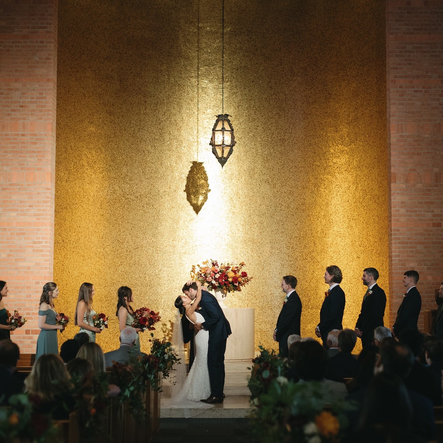 It became obvious why this gold wall was so much the focus of our pre wedding talks. It became quite the centerpiece for the ceremony AND matches their hearts perfectly! 💛