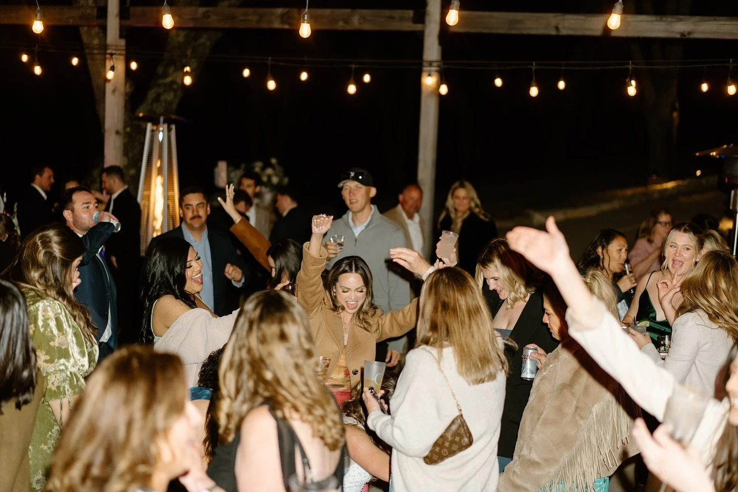 Every dance floor will be different. But the one thing they have in common? They&rsquo;re full of smiles, a bunch of little moments, a few big ones, and together, they will make your night unforgettable!

💫 Vendor Team - 
Venue: @oakandvinestay 
Pla