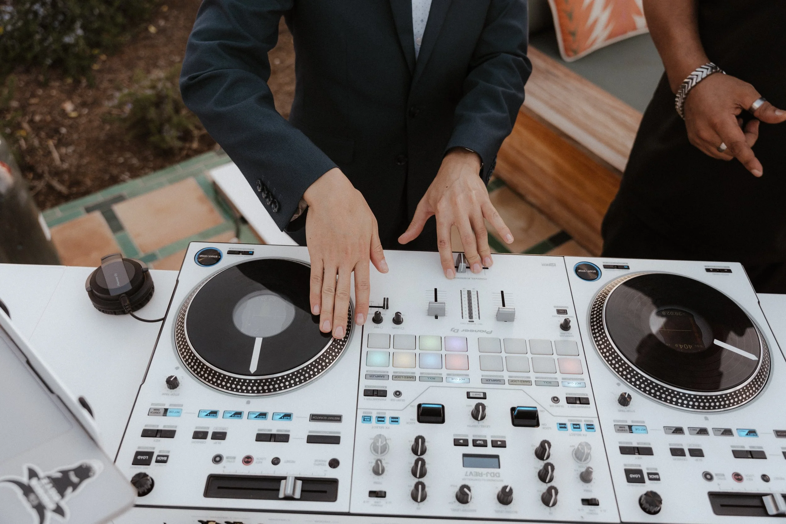 DJ Steven using his turntables.
