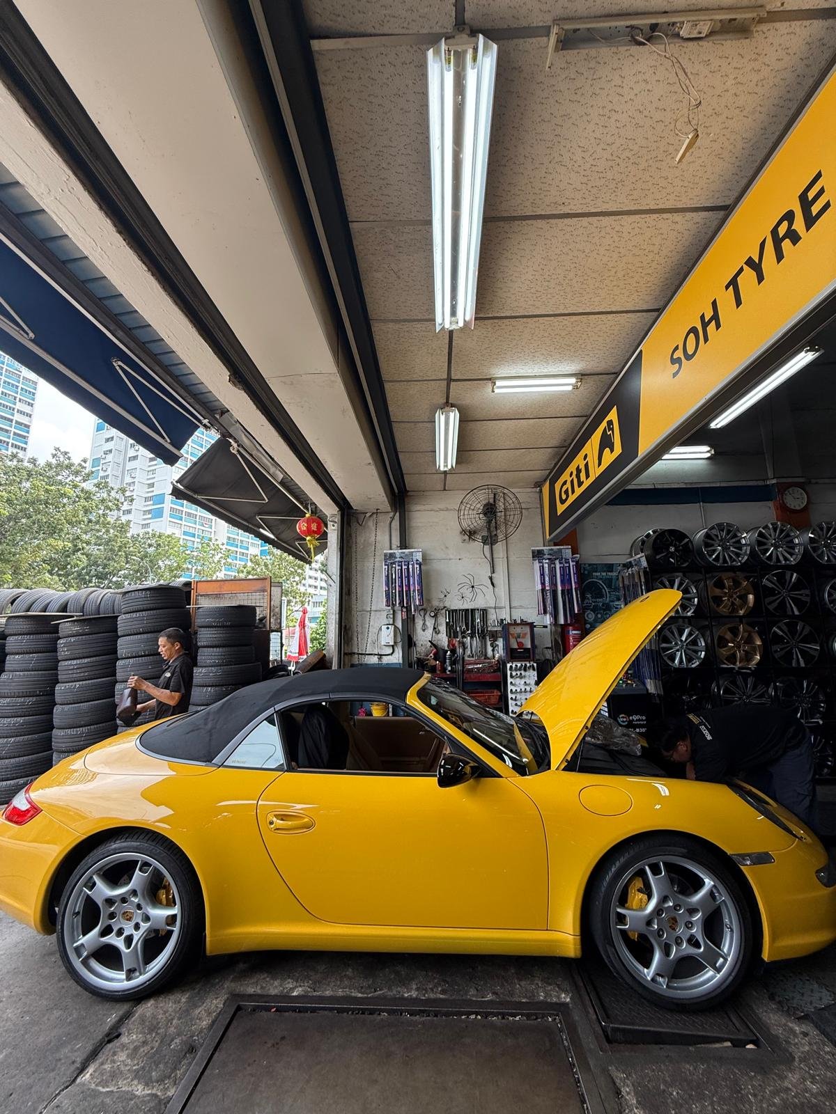 porsche 2.jpeg