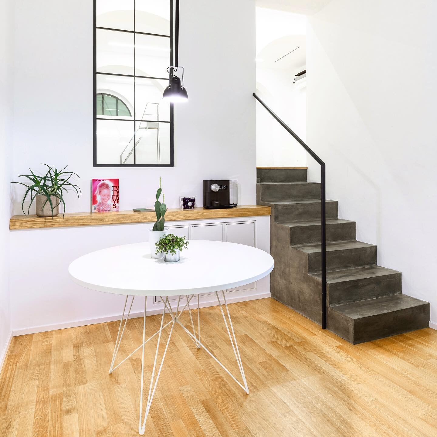 Our entrance hall, perfect for your meetings 👩🏻&zwj;💻🧑🏾&zwj;💻👨🏻&zwj;💻
-
 #talestudio #tellmeyourstory