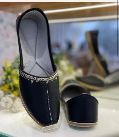 MEN BLACK ROUND JUTTI