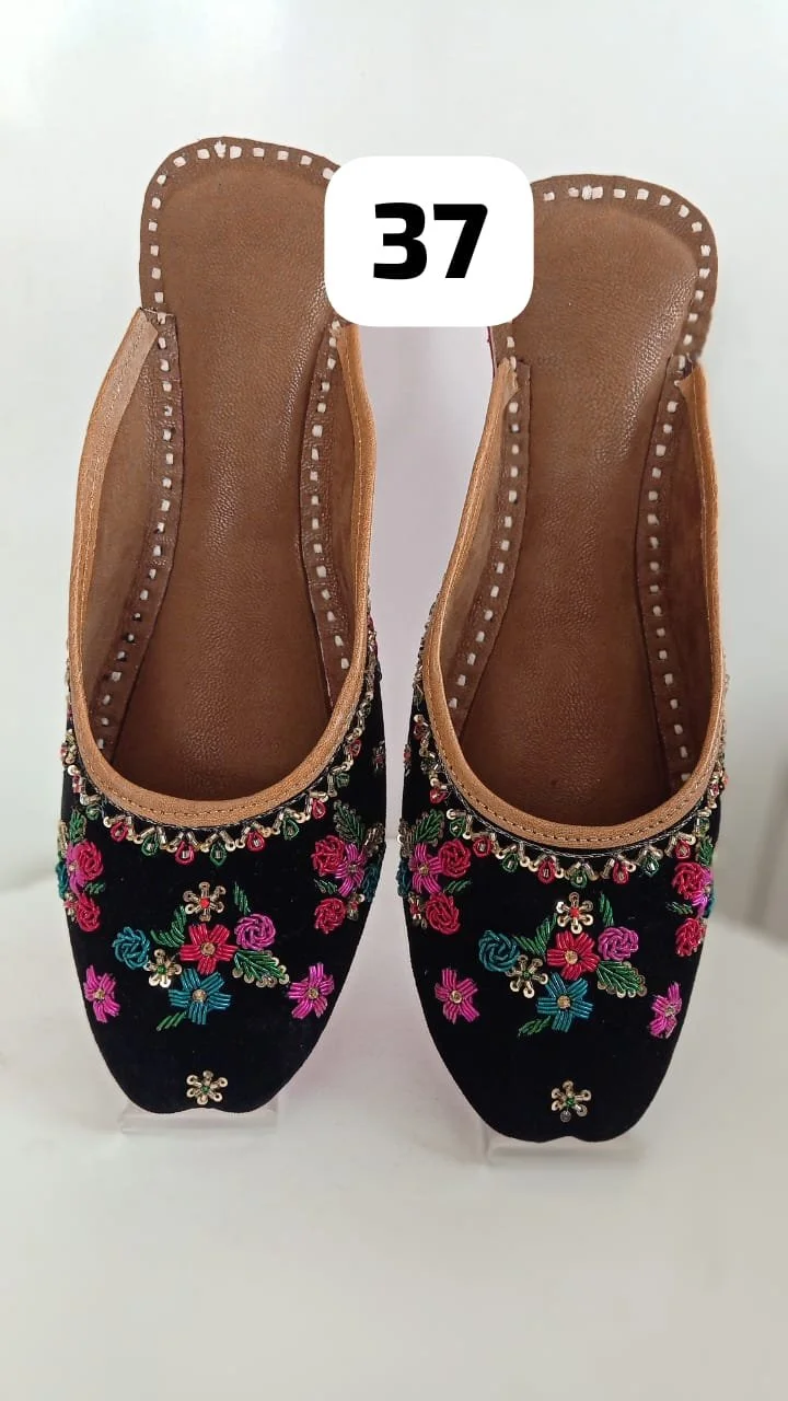 BACK OPEN THREAD WORK SLIPPER
