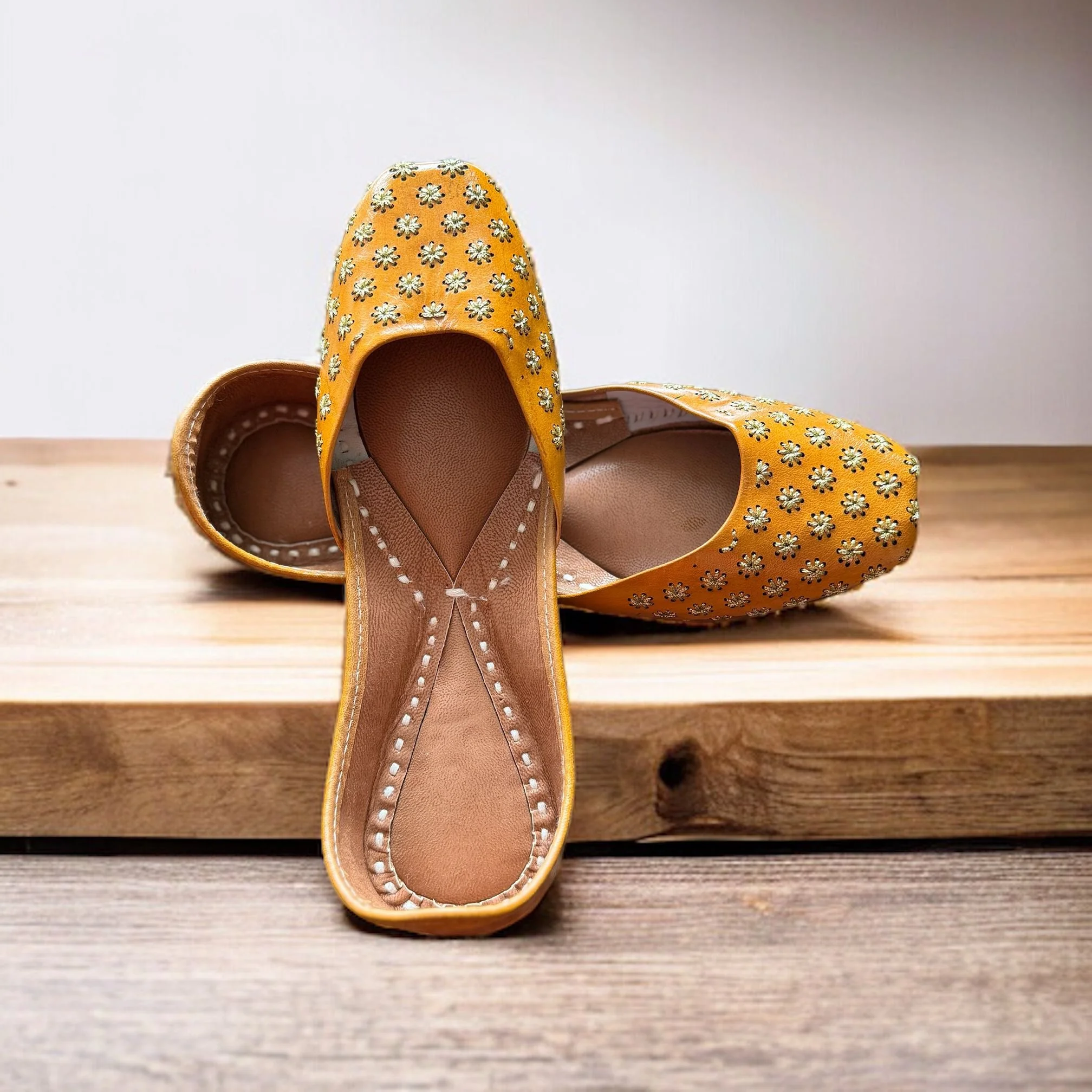 LEATHER JUTTI