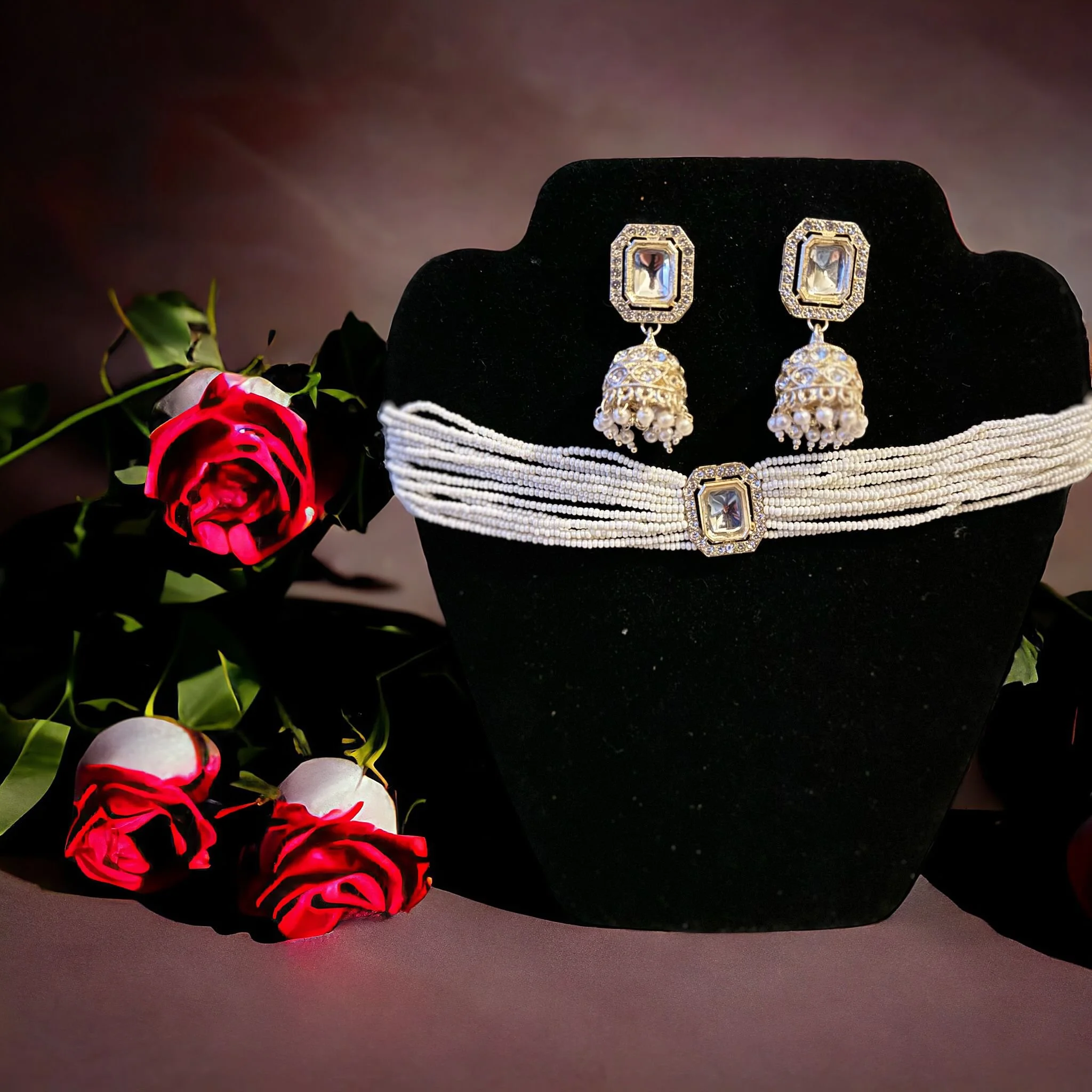 WHITE GLANCE NECKLACE WITH EARRING