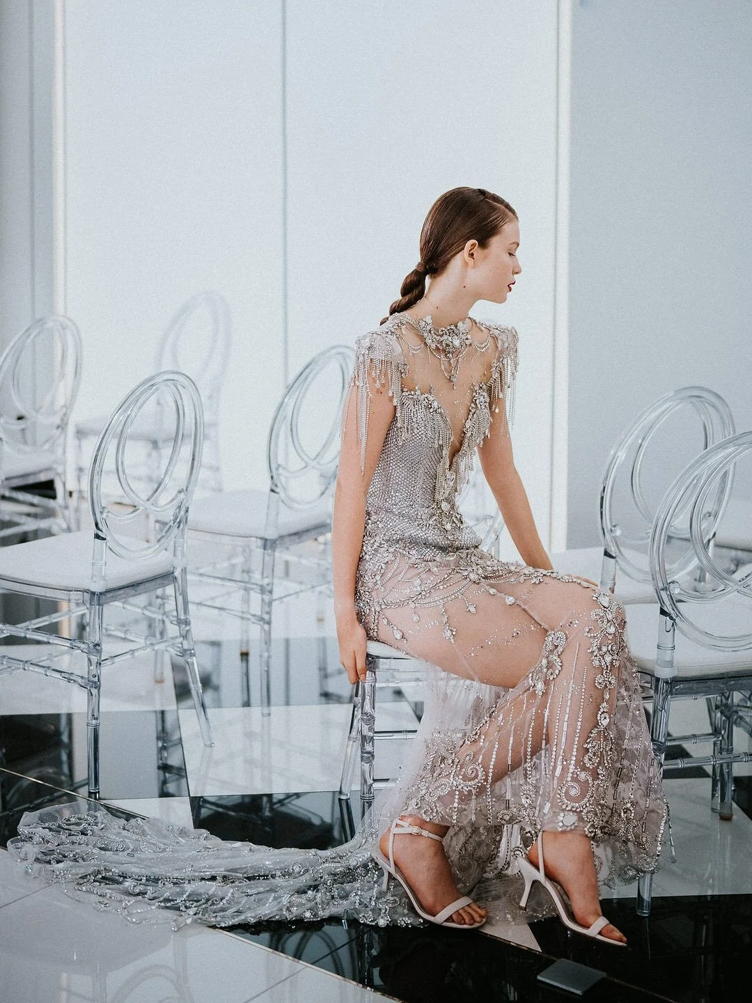 When I&rsquo;m not chasing vows and veils, I drift into places where shadows write the script. @confetti_kl was one of them&mdash;@sonymalaysia @alphaexperiencemy pulling the strings behind the light. The runway bride show by @gellyweeweddinggown mov