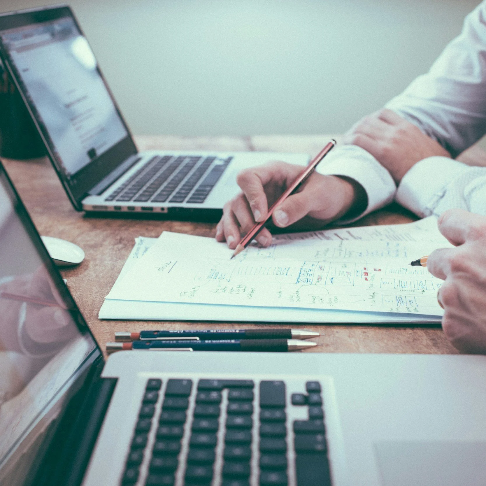 How to delegate effectively at work (a guide for people-pleasers and perfectionists)