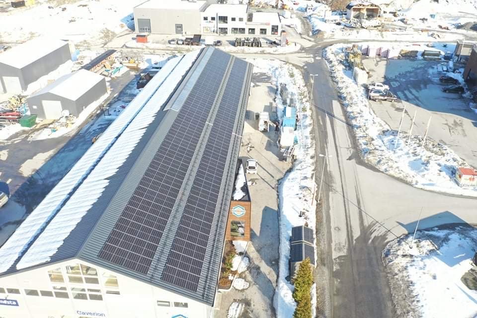 Utenpaliggende solceller naeringsbygg vestlandet 4.jpeg