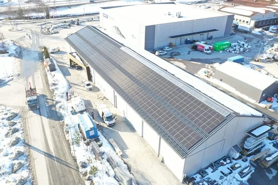 Utenpaliggende solceller naeringsbygg vestlandet 3.jpeg
