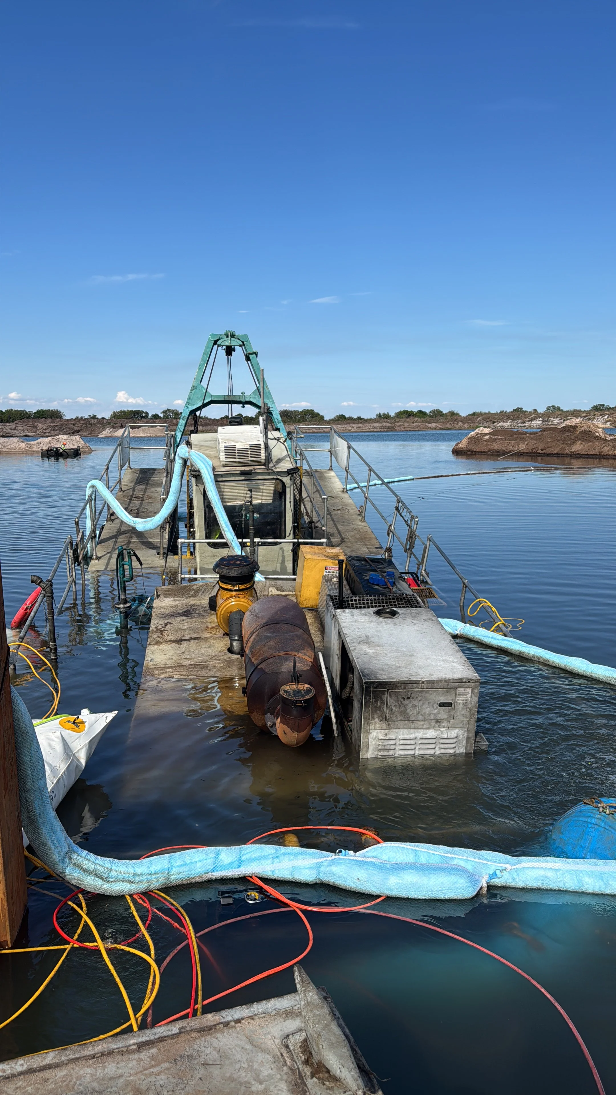 Isla Maritime - Sinking Boat Salvage.JPG