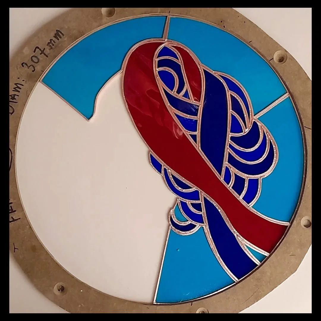 Work in progress ....

Tiffany style stained glass. 305mm diameter. 

Good day today, all ready to solder tomorrow. Really hoping that the red ribbon will 'glow' on the lightbox 🤞.

Reveal tomorrow 😁. 

#deco #glass #stainedglass #artdeco&nbsp; #gl