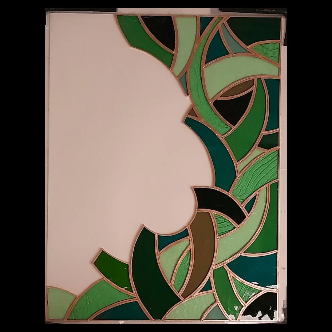 Work in progress..

Tiffany style stained glass 

400mm x 300mm 

Reveal tomorrow.

#glass #stainedglass #artdeco #glassart #abstract