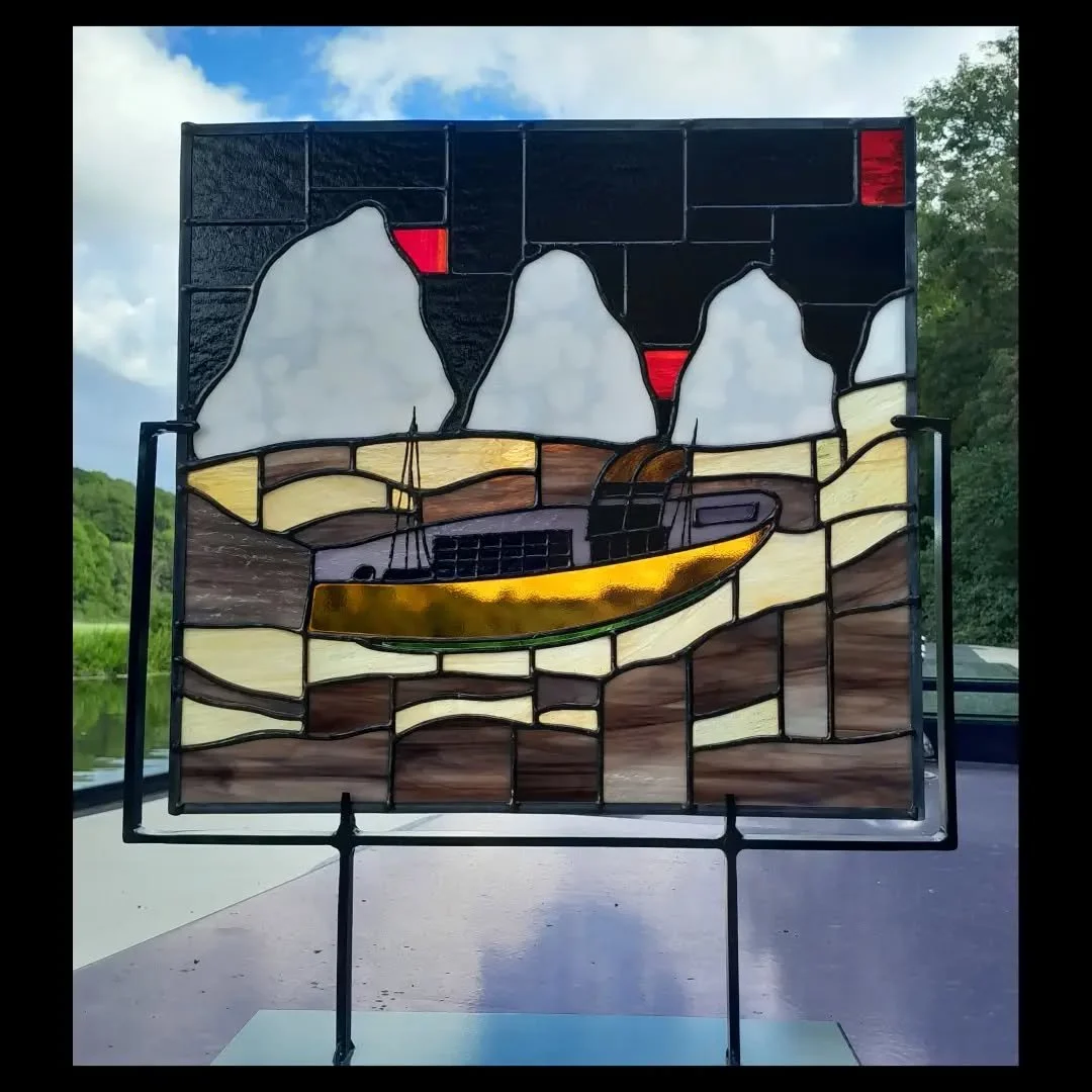 'Voyage to Labrador'

Tiffany style stained glass 

368mm x 400mm 

Very happy with how this piece has come together. Hopefully the client is as happy when delivered. 

#glass #stainedglass #artdeco #glassart #abstract