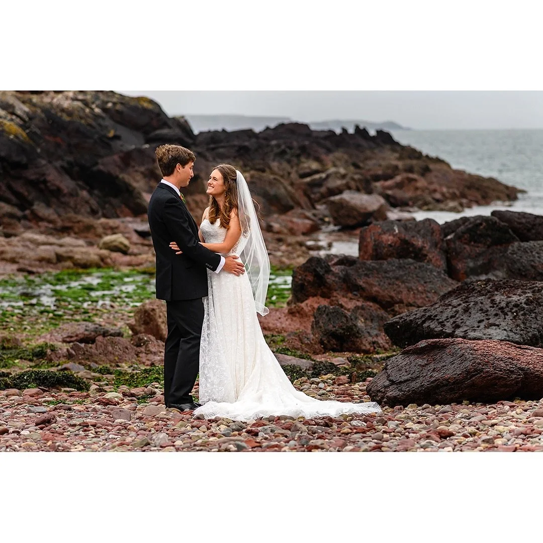 Part two of Jake &amp; Anna&rsquo;s wedding day story at Monk Haven Manor.

🎳 Hand crafted lawn games, 🔥 bonfire on the beach, Jake&rsquo;s very own finely brewed beers 🍻 served from Monk Haven&rsquo;s beach bar, and outdoor evening party 🥳 set i