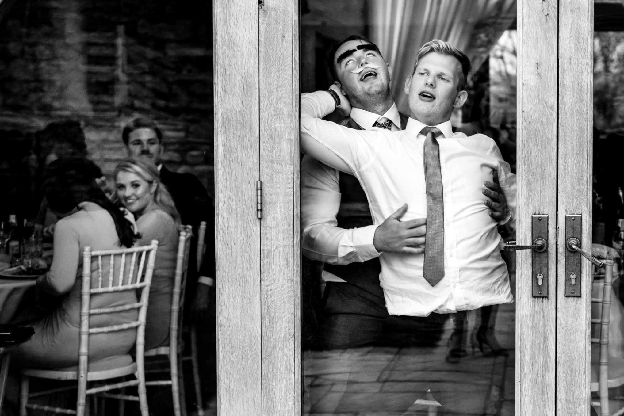 Documentary wedding photos by Carmarthenshire wedding photographer Real and Rich Photography.
