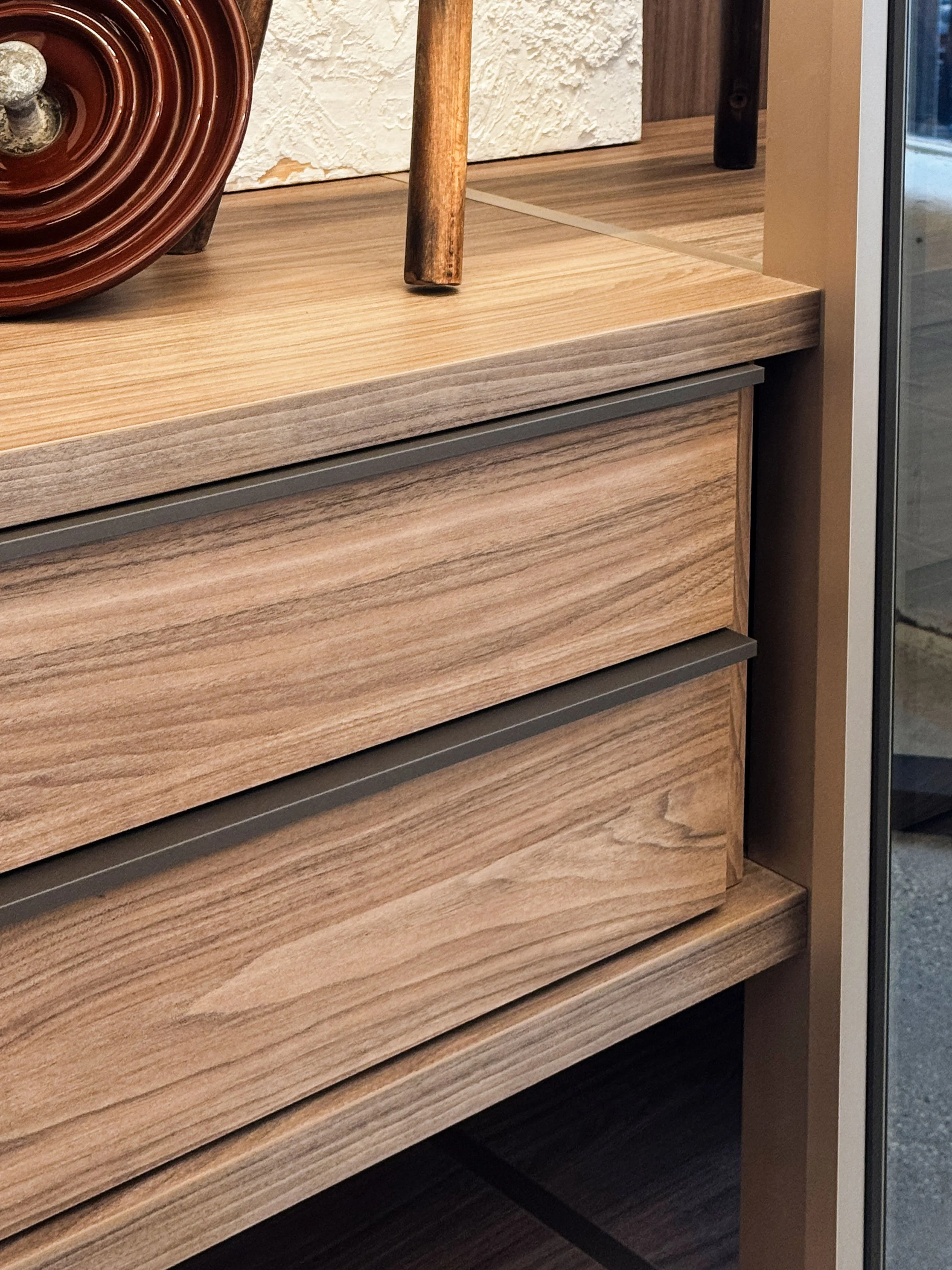 Giellesse_Wardrobes_Showroom_Display (1).jpg