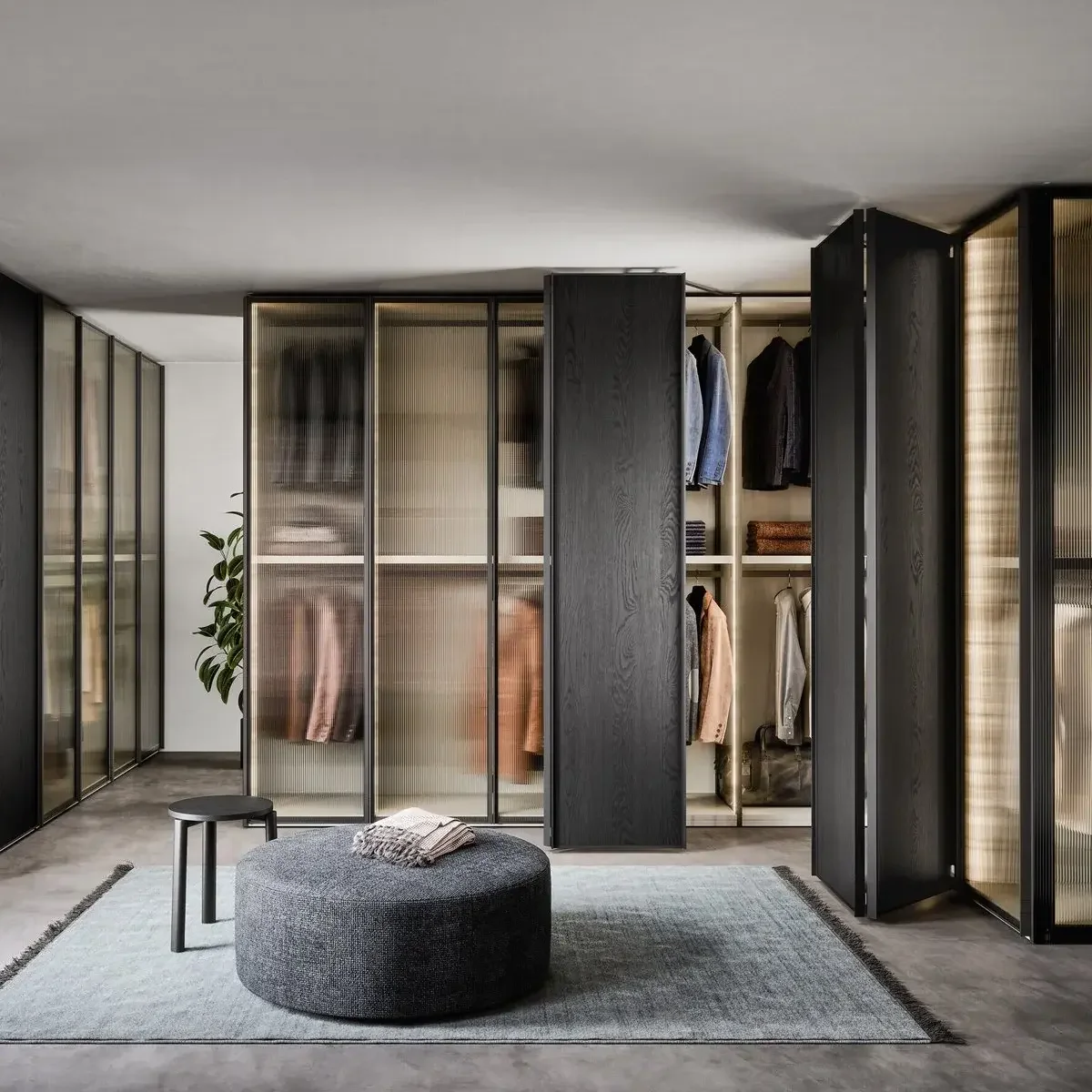 Wardrobe fitting seamlessly into contemporary living spaces. Ribbed glass door wardrobe by Novamobili.