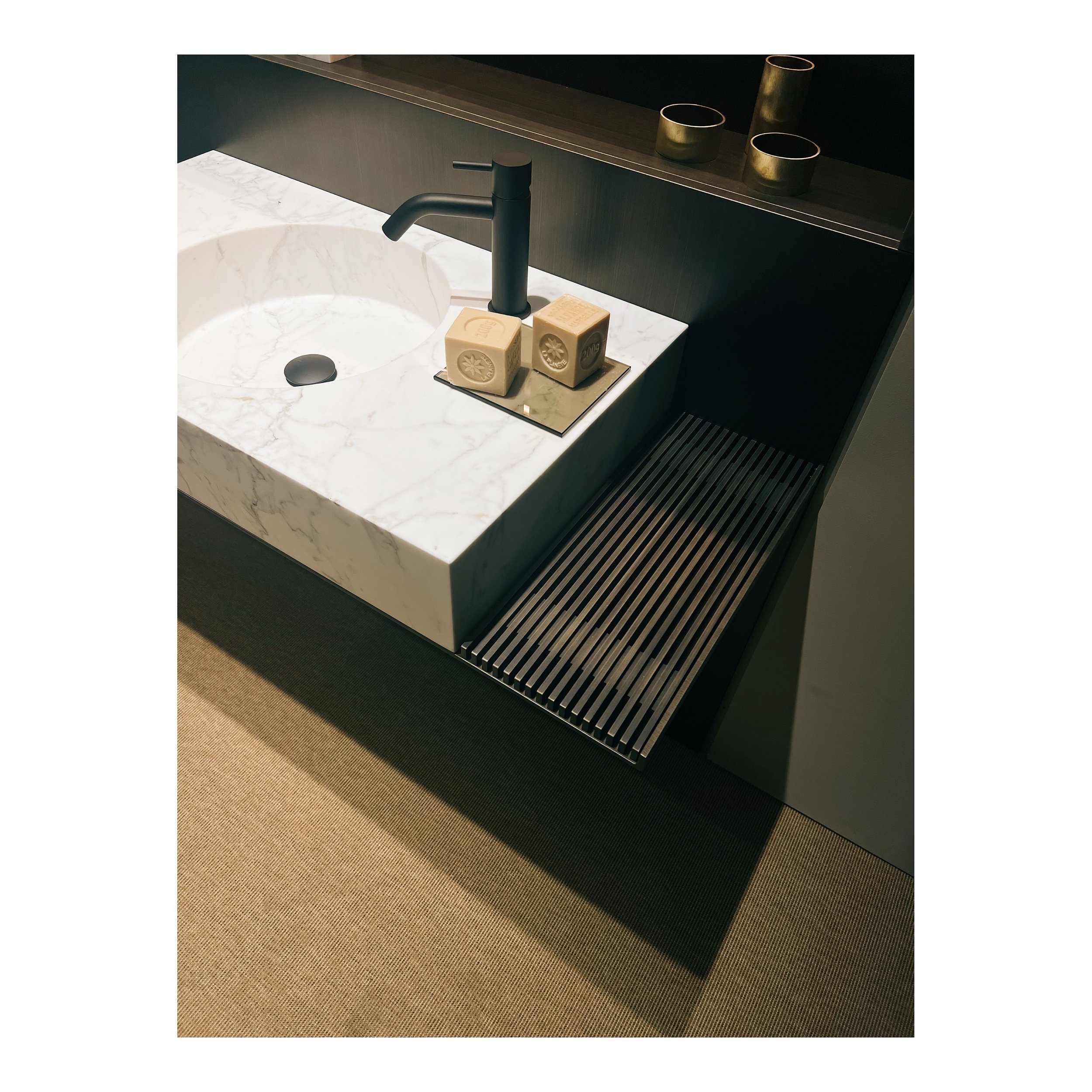 MAKRO bathrooms are always innovating. Here Corian is finished in brushed metallic lacquer to create a bathroom systems that capture the essence of metal, without the effects of water and time. The metal is offset by the beautiful mono block of marbl