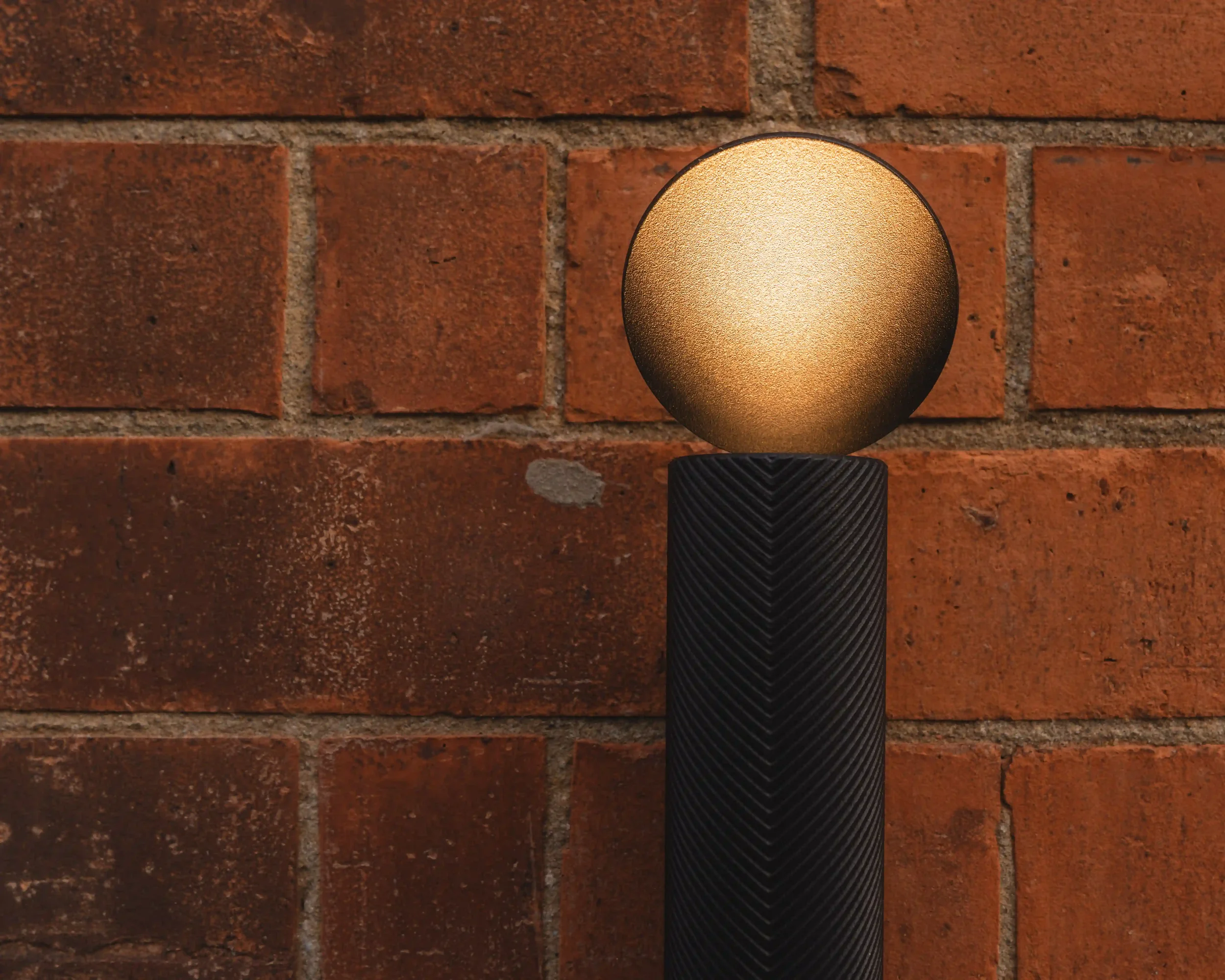 Flauta Spiga 2 wall light integrating durable construction and sophisticated design.
