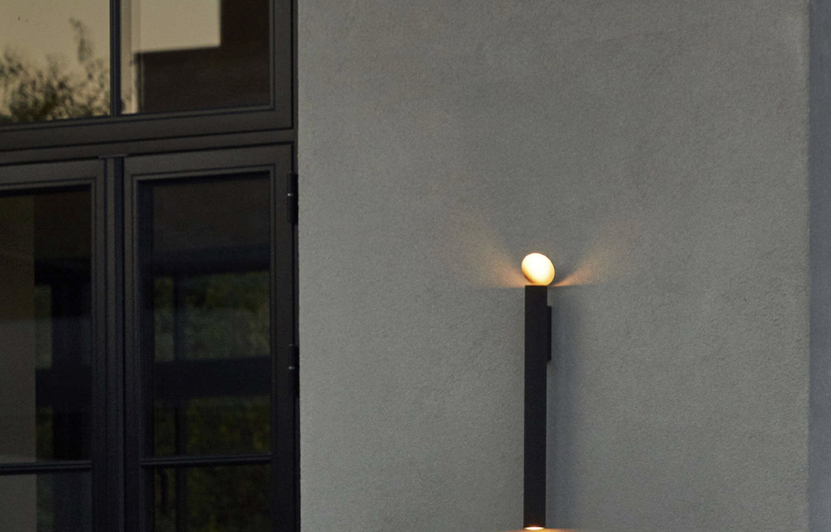 Soft, even light from Flauta Spiga 2 highlighting exterior architectural features.
