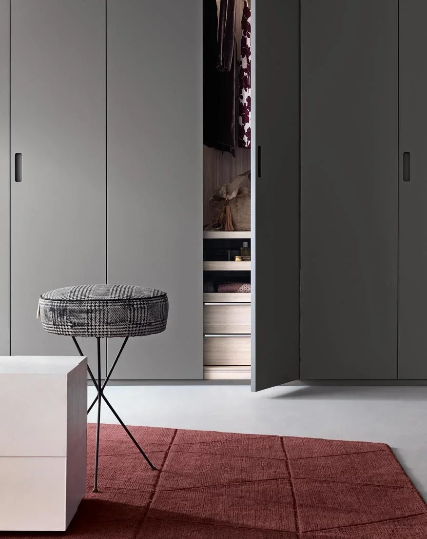 Giellesse Pacific wardrobe showcasing smooth coplanar door alignment and clean linear design.