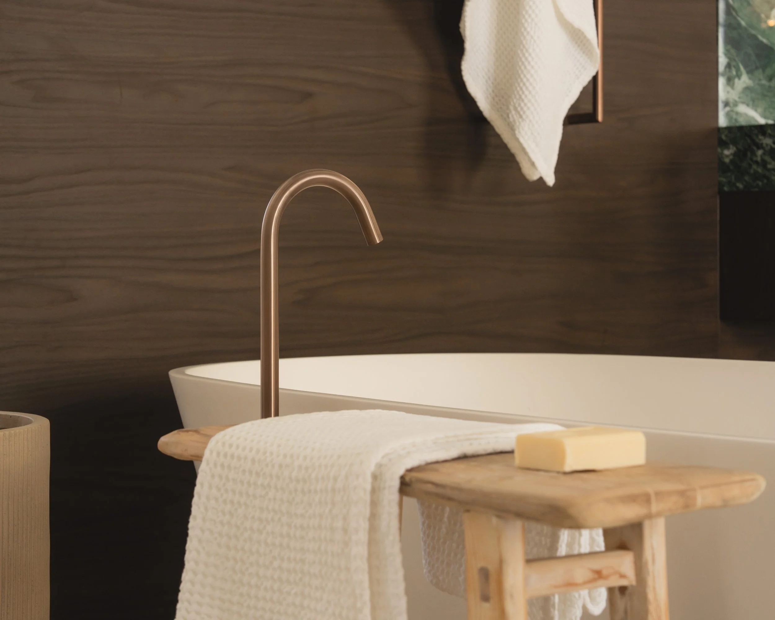 Small Baìa bathtub version, demonstrating lightness and dynamic composition within a larger bathroom layout.