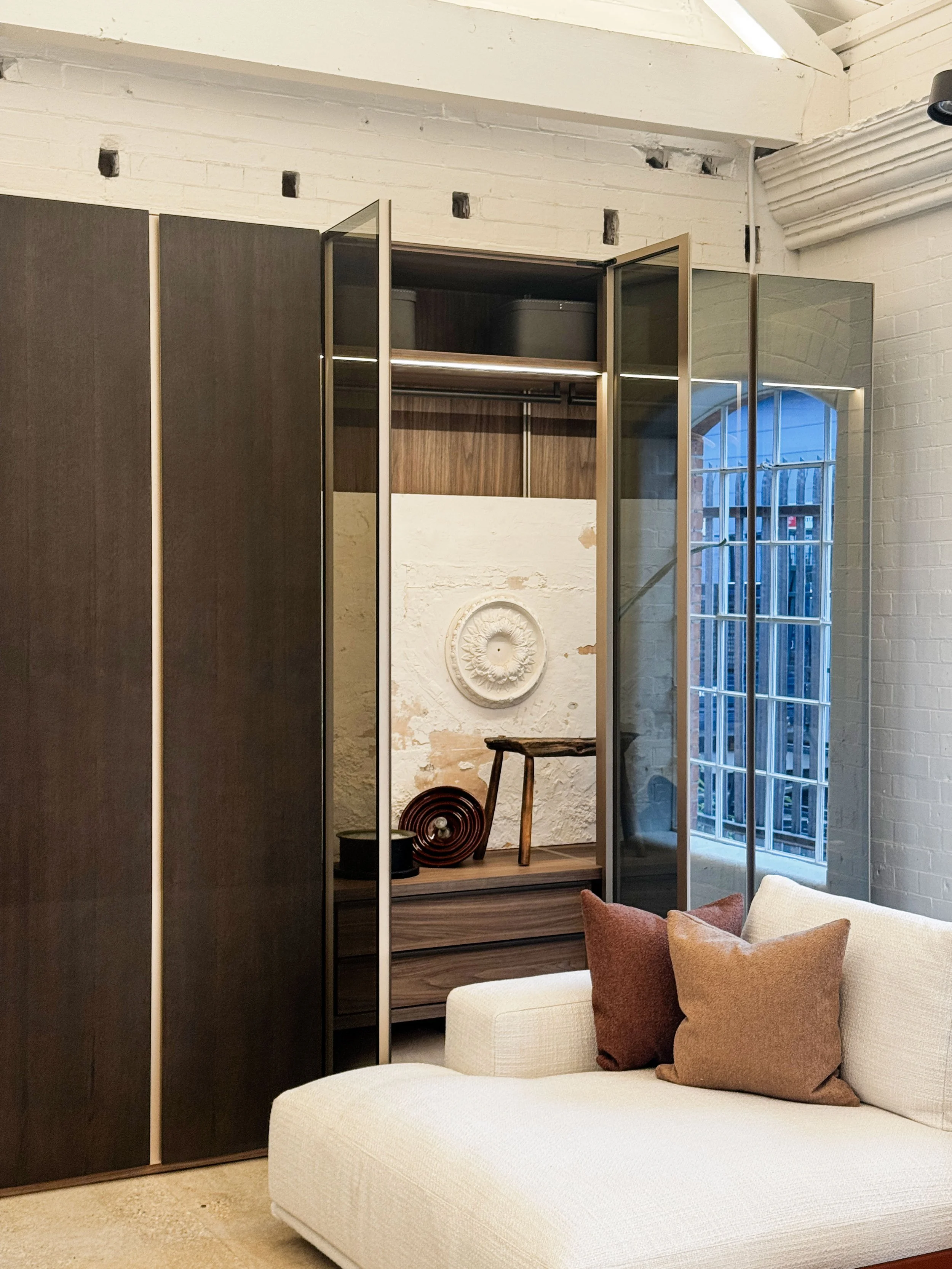 Giellesse_Wardrobes_Showroom_Display (11).jpg