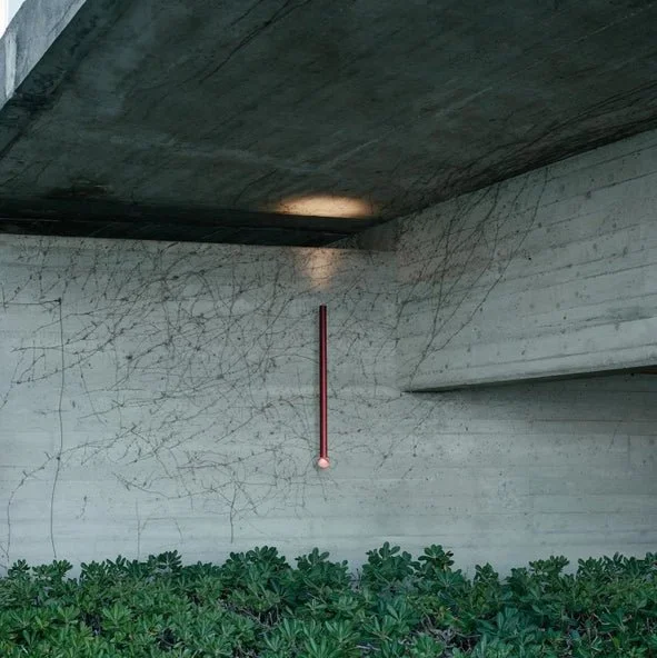 Sleek metal construction and soft light distribution by Flauta Spiga 2.