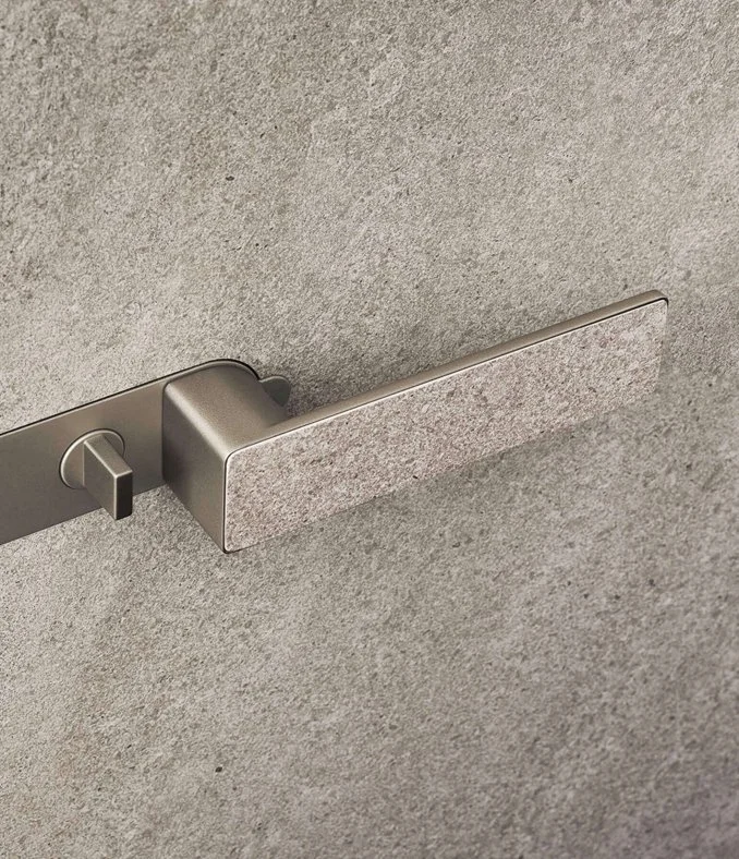 Minimalist metallic Rimadesio Inalco door handle, supplied by Abitalia South Coast in Dorset, Hampshire, and Surrey, UK